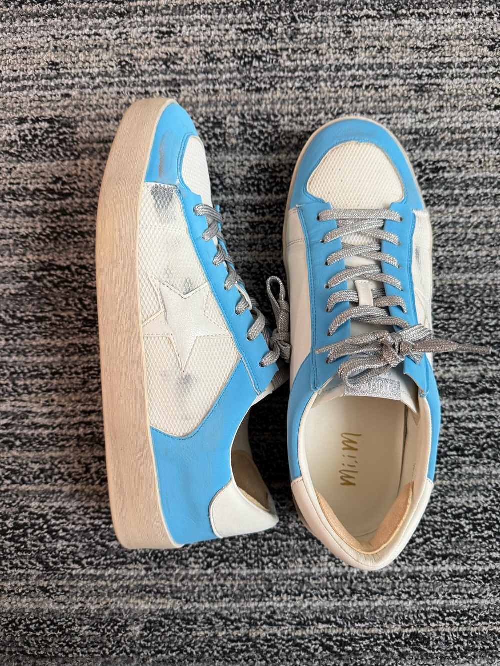 Mi.iM Light Blue & White Low-Top Sneakers